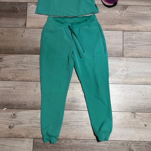 Scrub Set - Picture 6 of 7